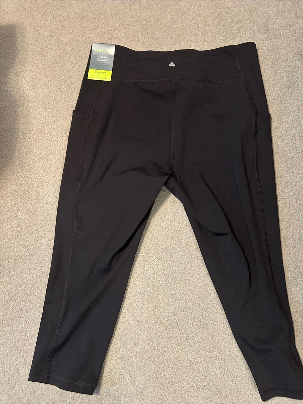 Black High-Waisted Cropped Leggings - Picture 2 of 5